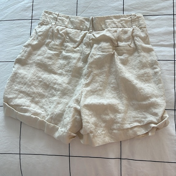 ARIITZIA - The Effortless Short™ Linen Mid-Thigh - Picture 8 of 8